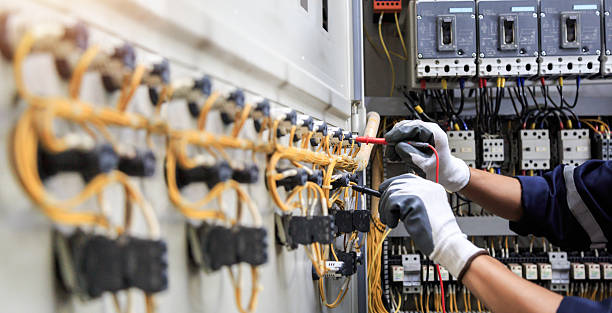 Professional Electrician technician working in Samoset, FL